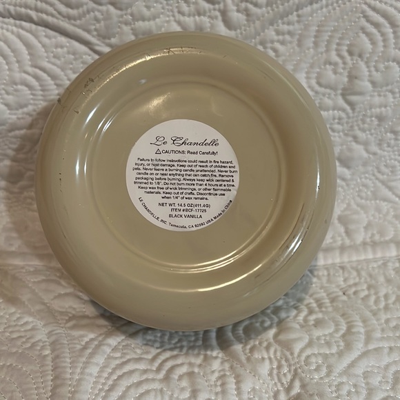 Le Chandelle Vanilla Bean Blossom three wick candle, new - Picture 7 of 8